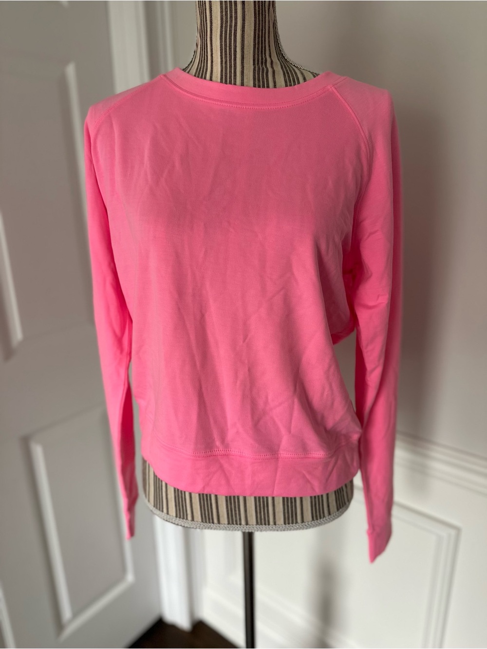 Stripe & Stare Women’s Bright Pink Crewneck Sweatshirt NWT Size Small